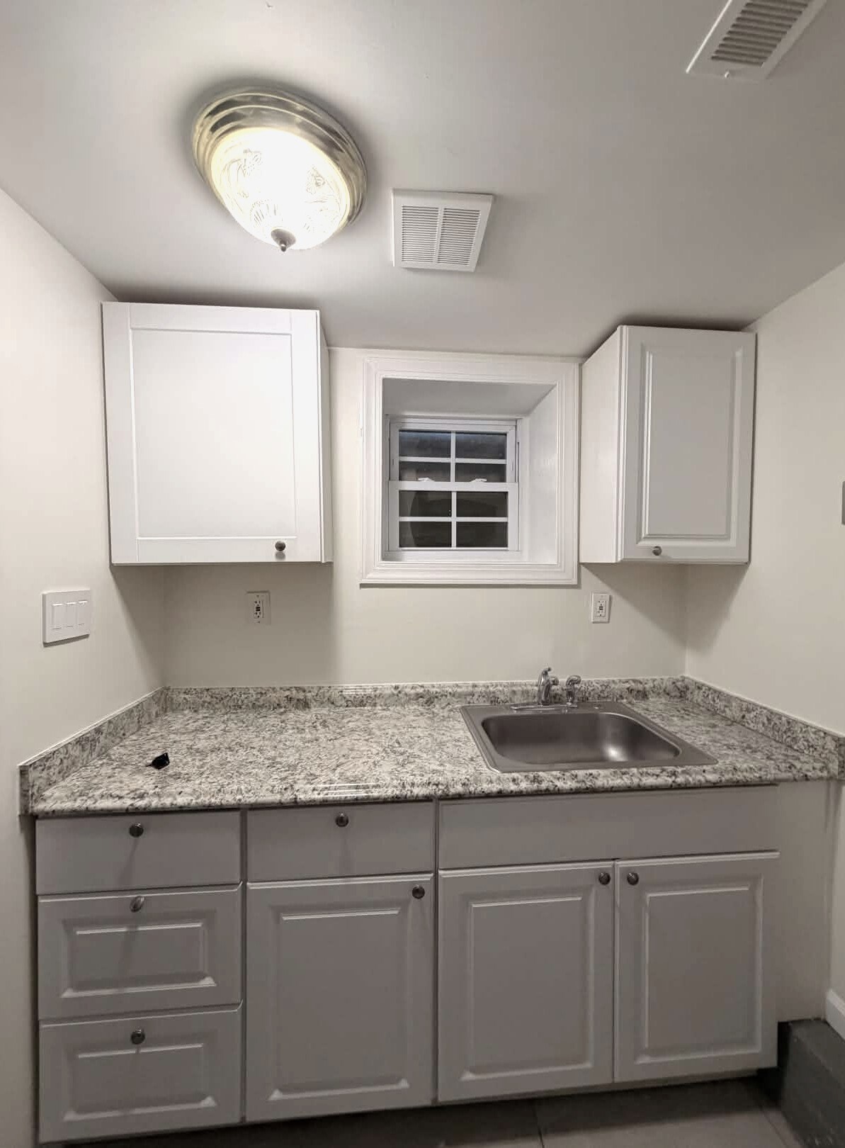 Building Photo - 2012 Henry Rd