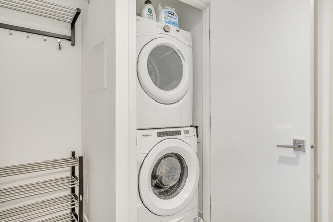 Building Photo - 722 3rd Ave N