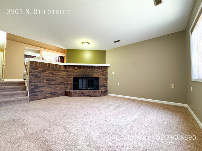 Building Photo - Fully remodeled townhome for rent!