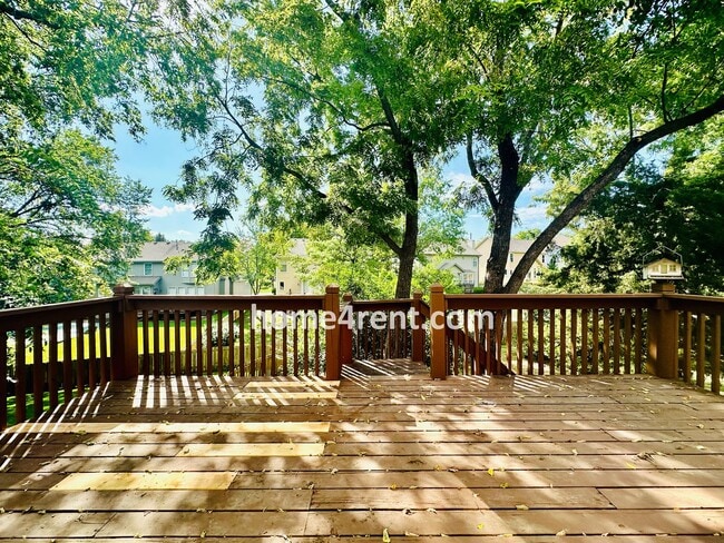 Building Photo - Beautifully Renovated Home in Olathe with a Finished Basement!