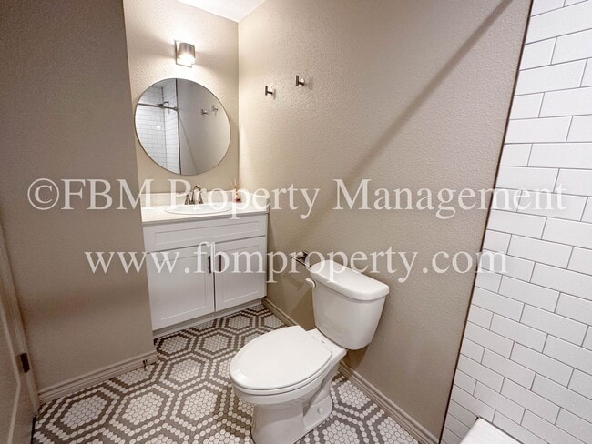 Building Photo - Hidden Creek, Unit 522 - Gorgeous 2 Bedroom, 2 Bathroom Townhome in Ennis, TX!