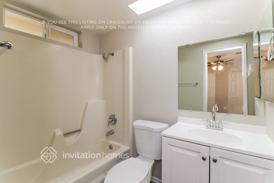 Building Photo - 1624 W Behrend Dr