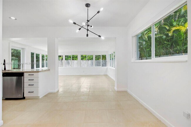 Building Photo - 8120 SW 62nd Pl