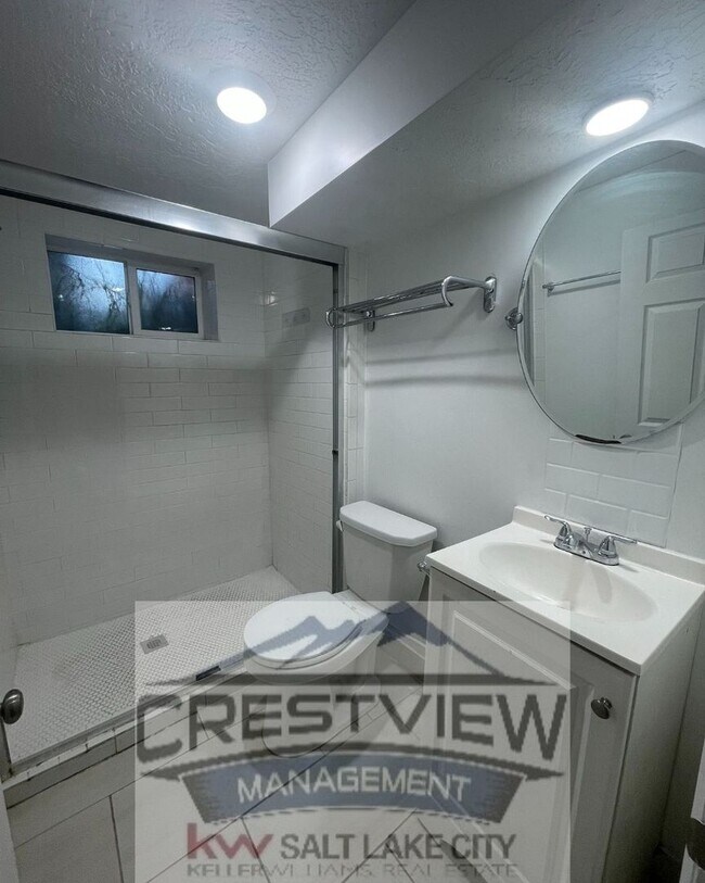 Building Photo - Martin Triplex