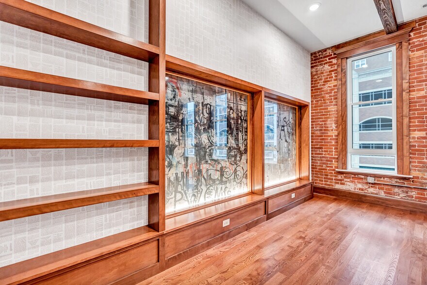 Building Photo - 316 4th St S