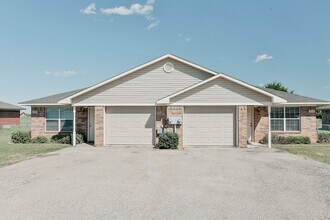 Building Photo - 16110/16112 Rolling Meadows Dr.