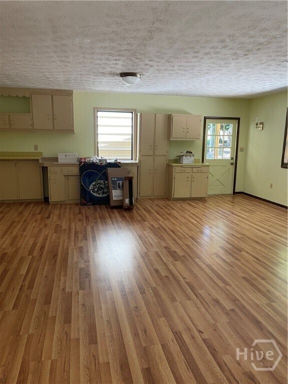 Building Photo - 170 Longview Dr