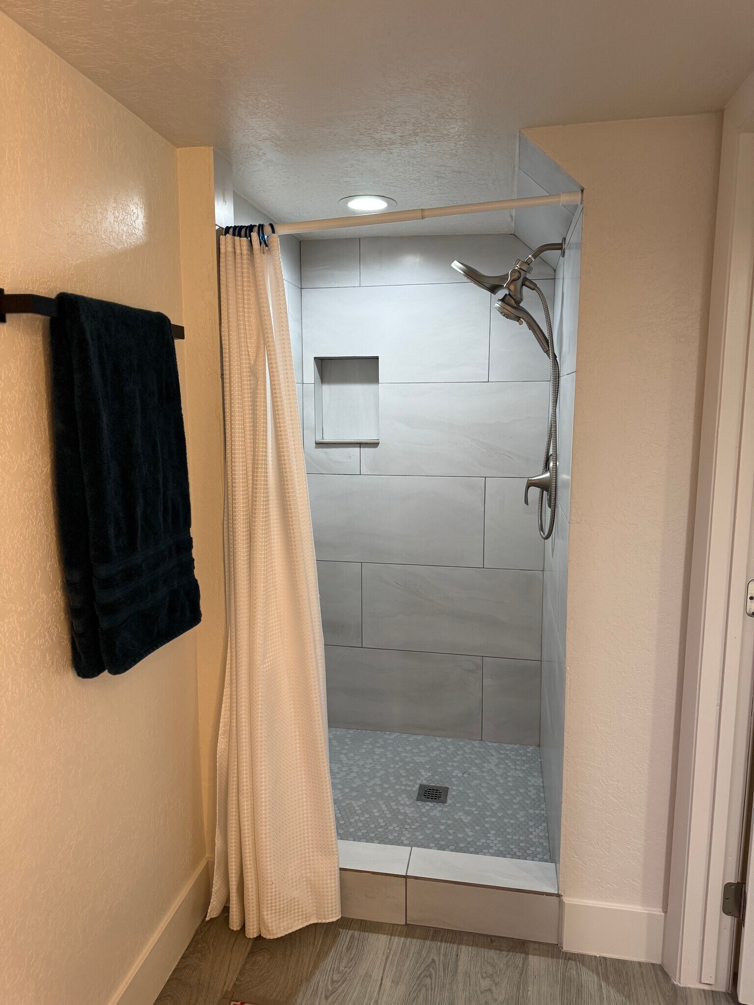 Bath/Shower - 8330 S Bryce Dr