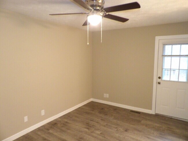 Building Photo - 176 Landings Dr