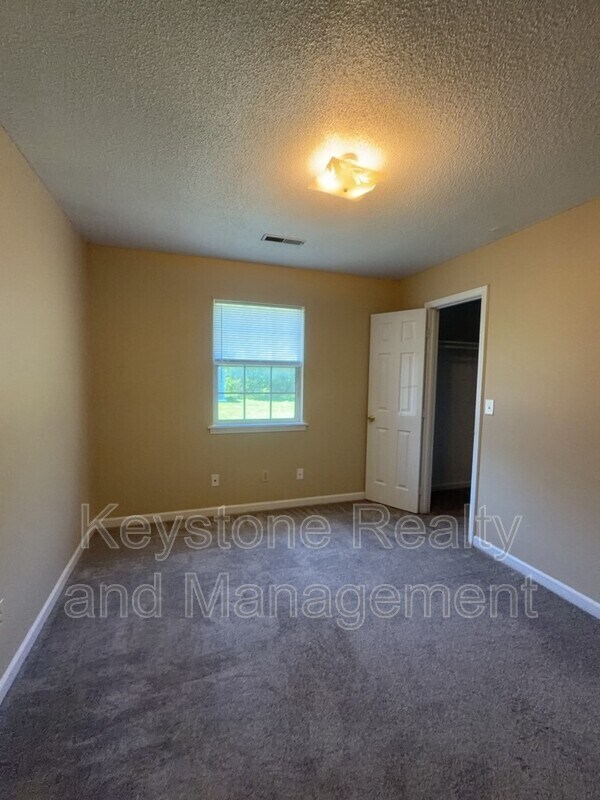 Building Photo - 1375 Thompsonville Ln