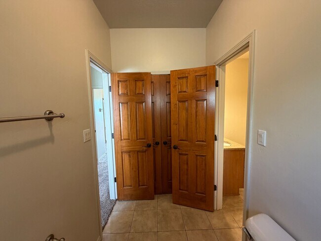 Building Photo - 605 Benicia Ln