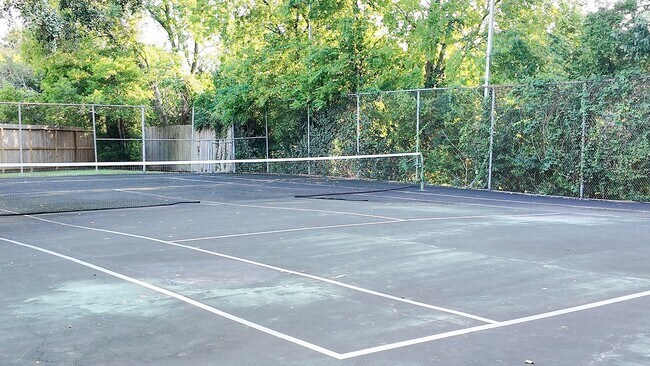 Building Photo - 8020 Braesmain Dr