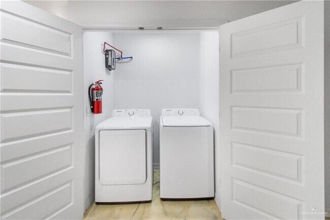 Building Photo - 12 Lotto Ln