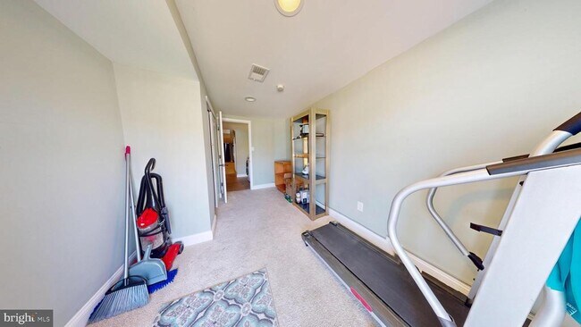 Building Photo - 8902 Blue Grass Rd