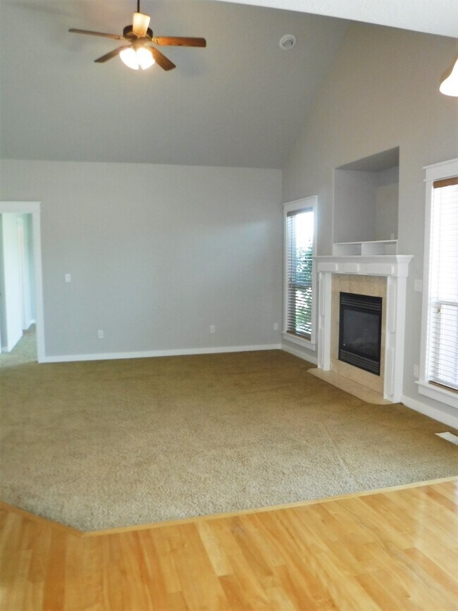 Building Photo - Beautiful 3 bed 2.5 bath home in the Cobblefield Crossing Subdivision in Meridian.