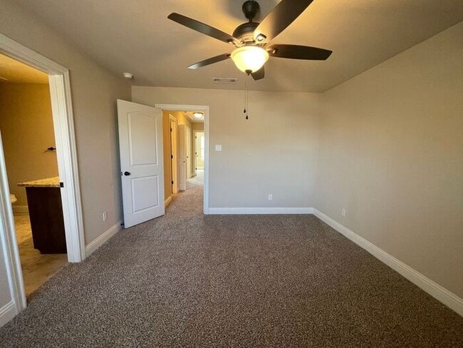 Building Photo - Beautiful Benbrook 3B/2.5B Townhome ((Stai...