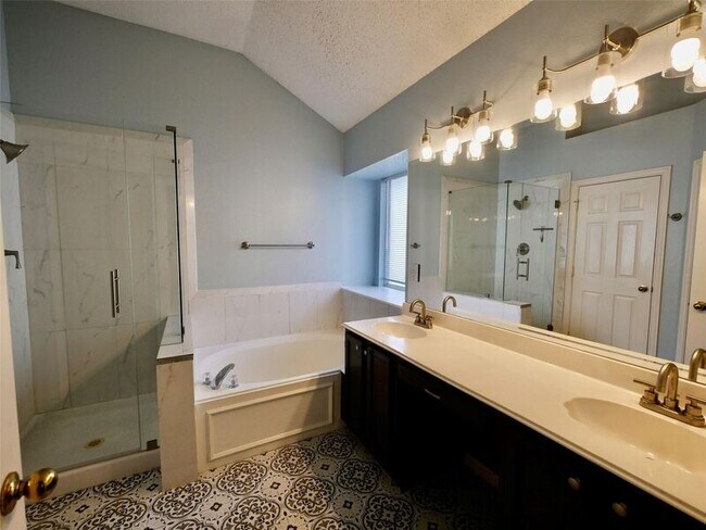Building Photo - 4502 Highlands Dr