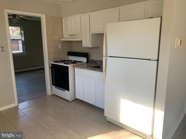 Building Photo - 3528 Arthur St