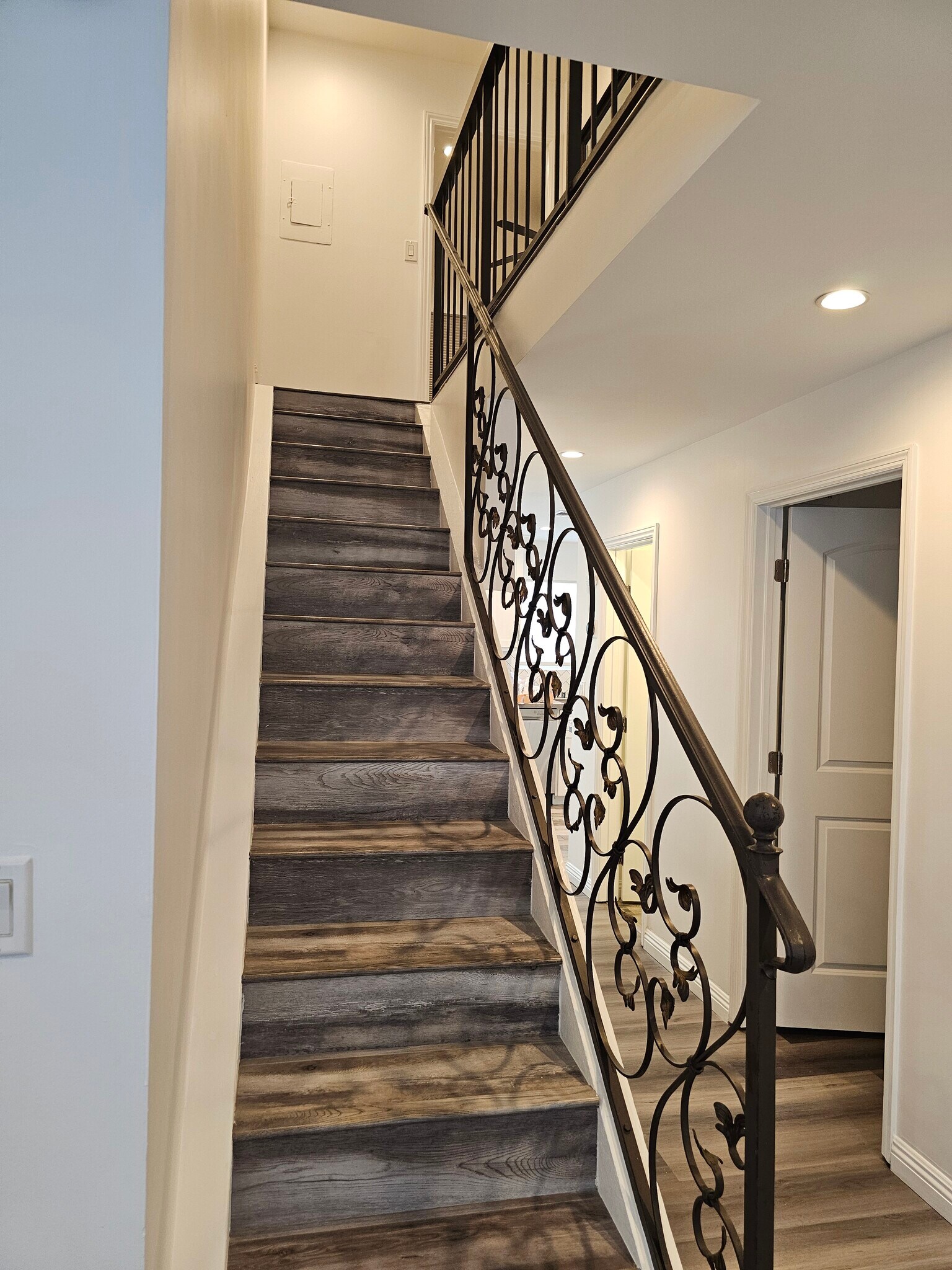 Building Photo - 6501 Vanalden Ave