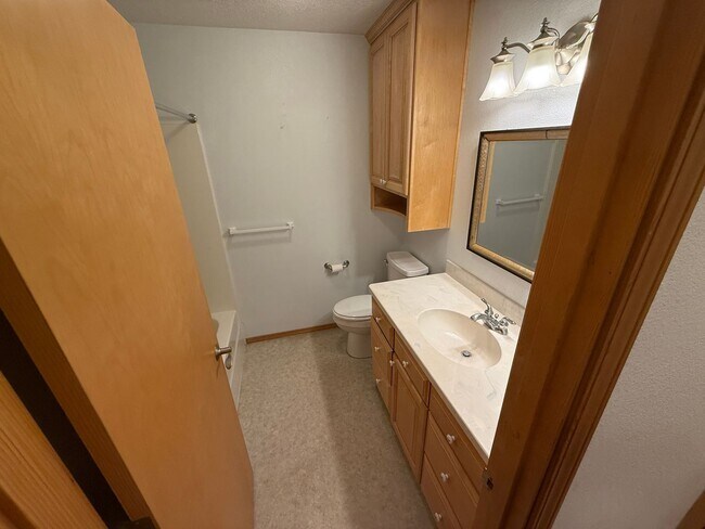 Building Photo - 1340 SW Timian St