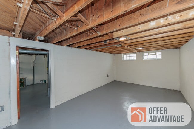 Building Photo - 376 E 215th St