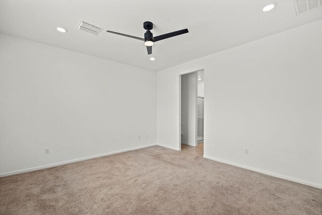 Building Photo - Beautiful 3 Bedroom Home in La Estancia & ...