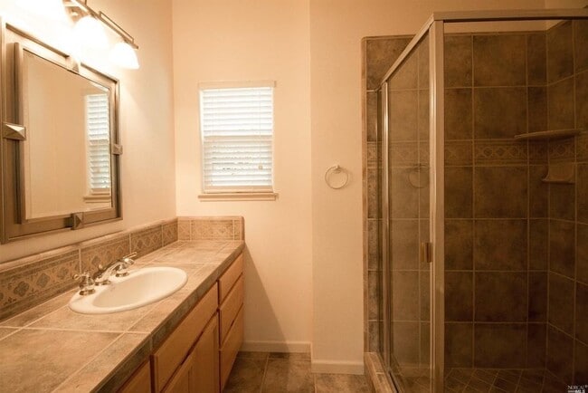 Building Photo - Beautifully Updated 5 Bedroom, 4 Bath Home...