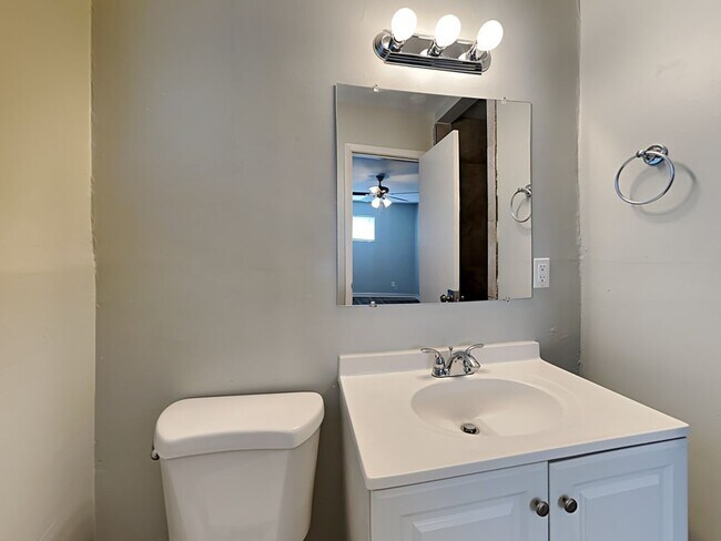 Building Photo - Renovated 3BR/2BA Home in Arlington Hills Jacksonville | Garage & Fenced Yard