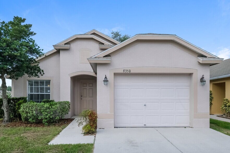 Primary Photo - 8350 Crescent Moon Dr