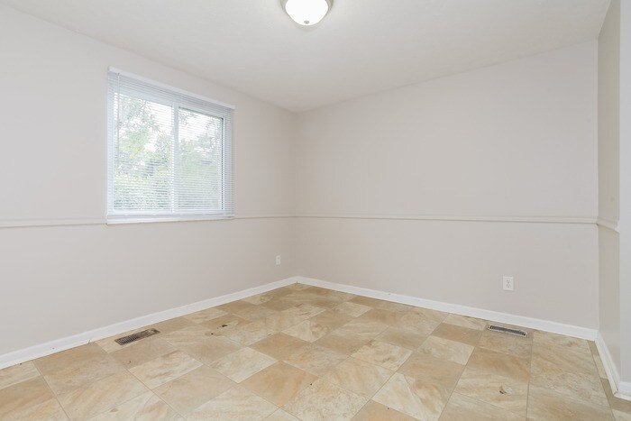 Building Photo - 2961 Spruceway Dr