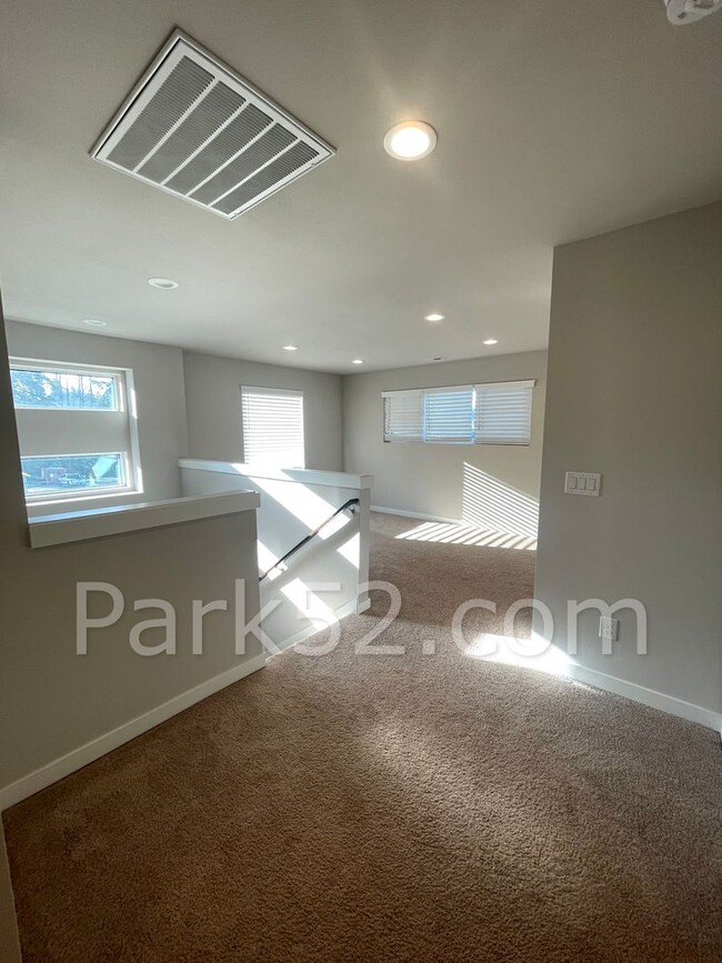 Building Photo - $250 Off 1st Full Month’s Rent! Beautiful ...