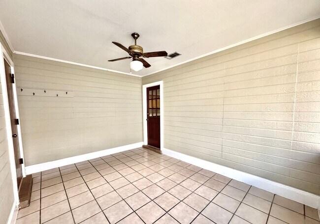 Building Photo - 10734 Erin Vale Ave