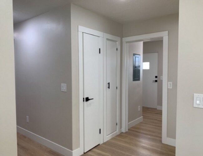 Building Photo - Beautifully Remodeled Cottonwood Heights Home!