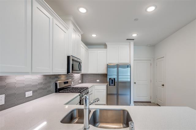 Building Photo - 3925 Cresthill Dr