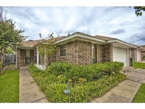 Building Photo - 2021 Chalfont Dr