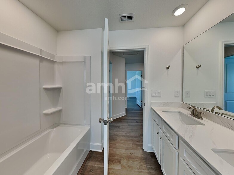 Building Photo - 16710 Cheyanne Ct