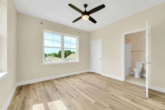 Building Photo - West Beverly Lofts - 204