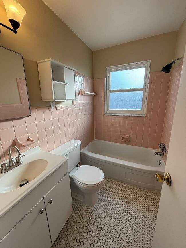 Building Photo - 16784 Toepfer Dr