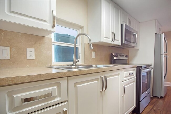 Building Photo - 26 Forest Dr