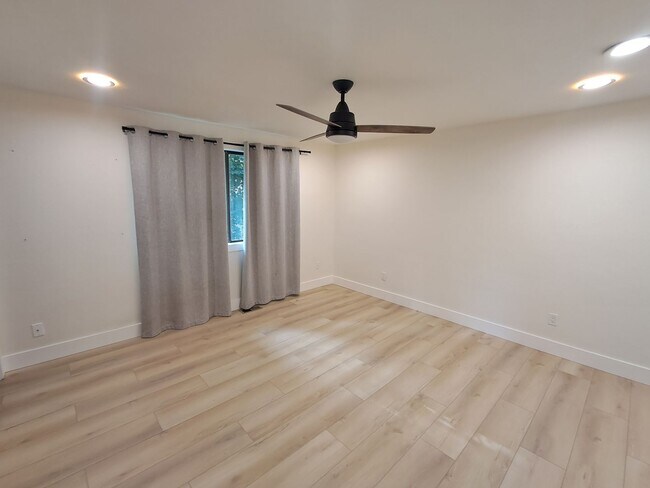 Building Photo - $3,200 -5 Bed / 3 Bath- Home with Fully Fe...