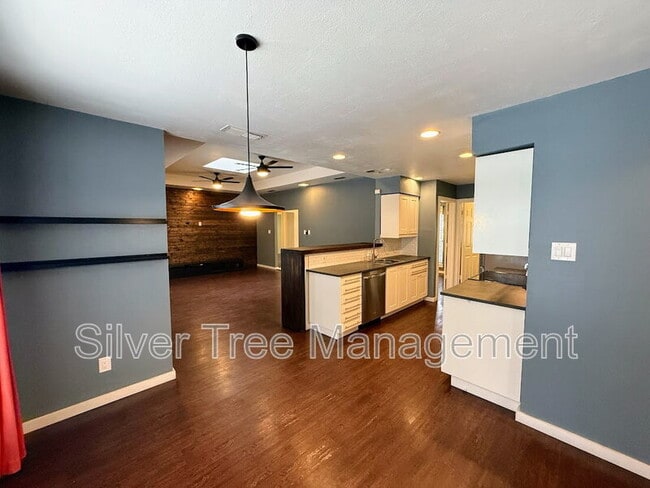 Building Photo - 7716 Pampas Dr