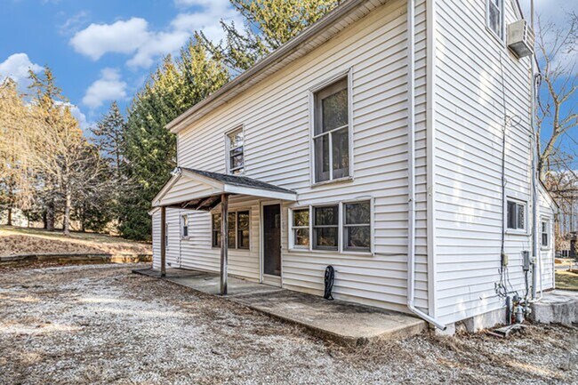 Building Photo - Charming 3-Bedroom Home in Quiet Neighborhood
