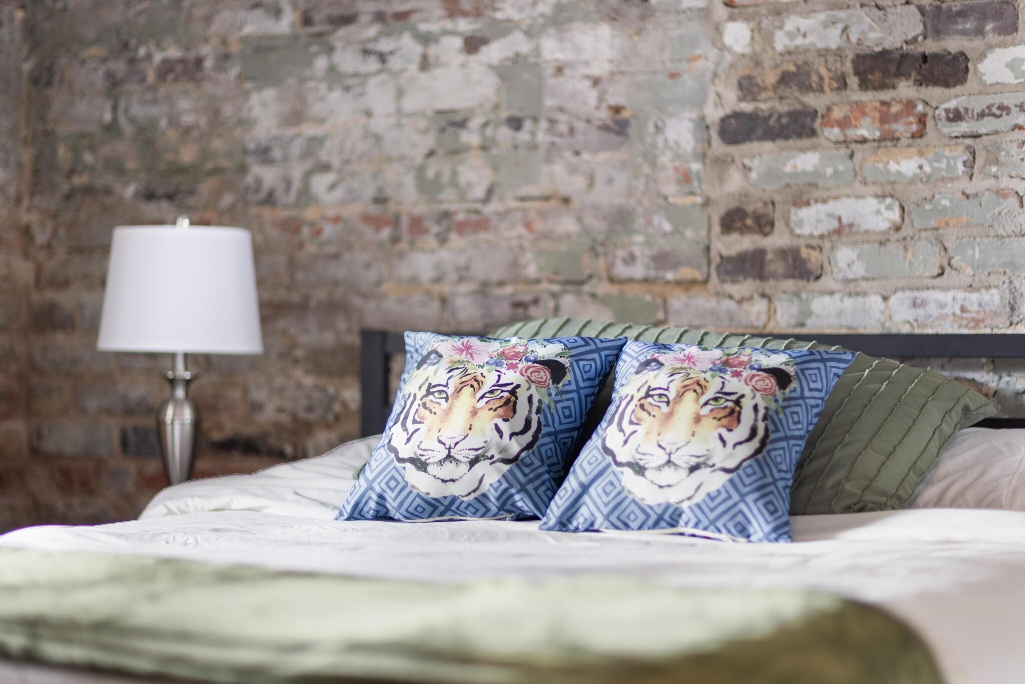 Building Photo - 18 Bank St