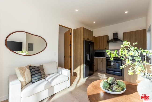 Building Photo - 1161 Stearns Dr