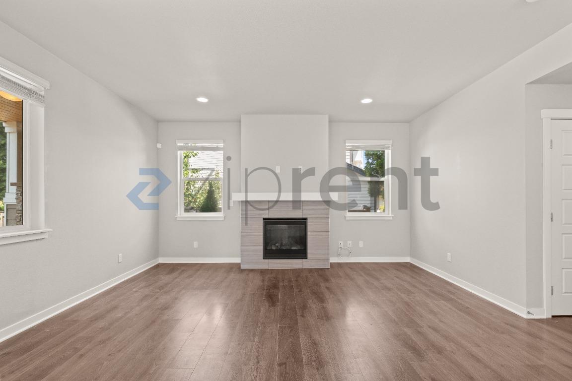Building Photo - Unit