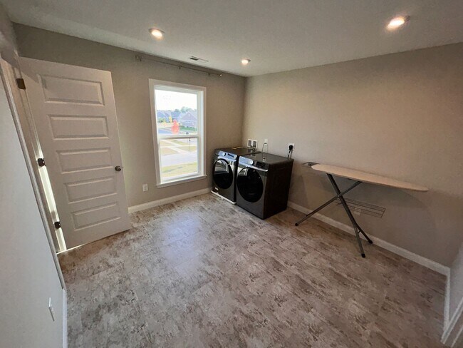 Building Photo - Home For Lease