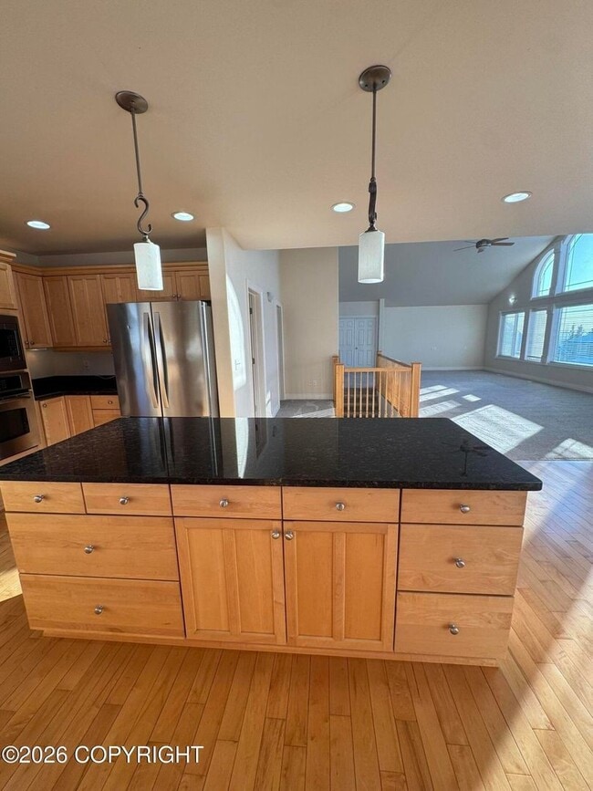 Building Photo - Stunning home in Goldenview