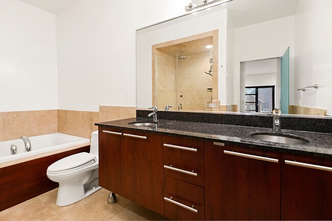 Building Photo - 808 N Greenview Ave