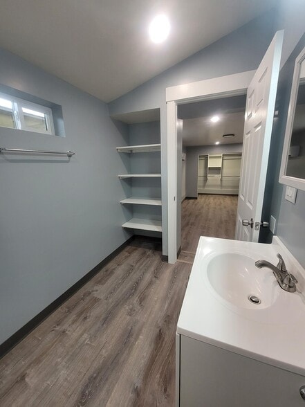 Building Photo - 168 E 70 S