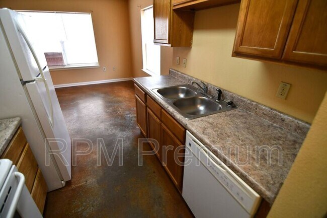 Building Photo - 5480 Spring Ln